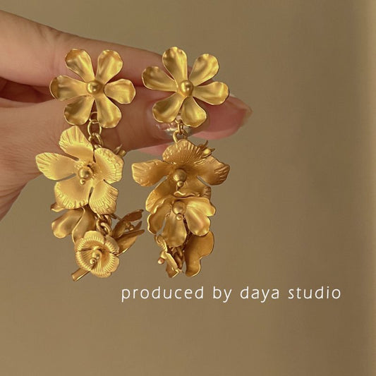 Retro Gold Exaggerated Flower Ear Clips, High-end and Elegant Earrings, Elegant and Noble Earrings Without Ear Holes