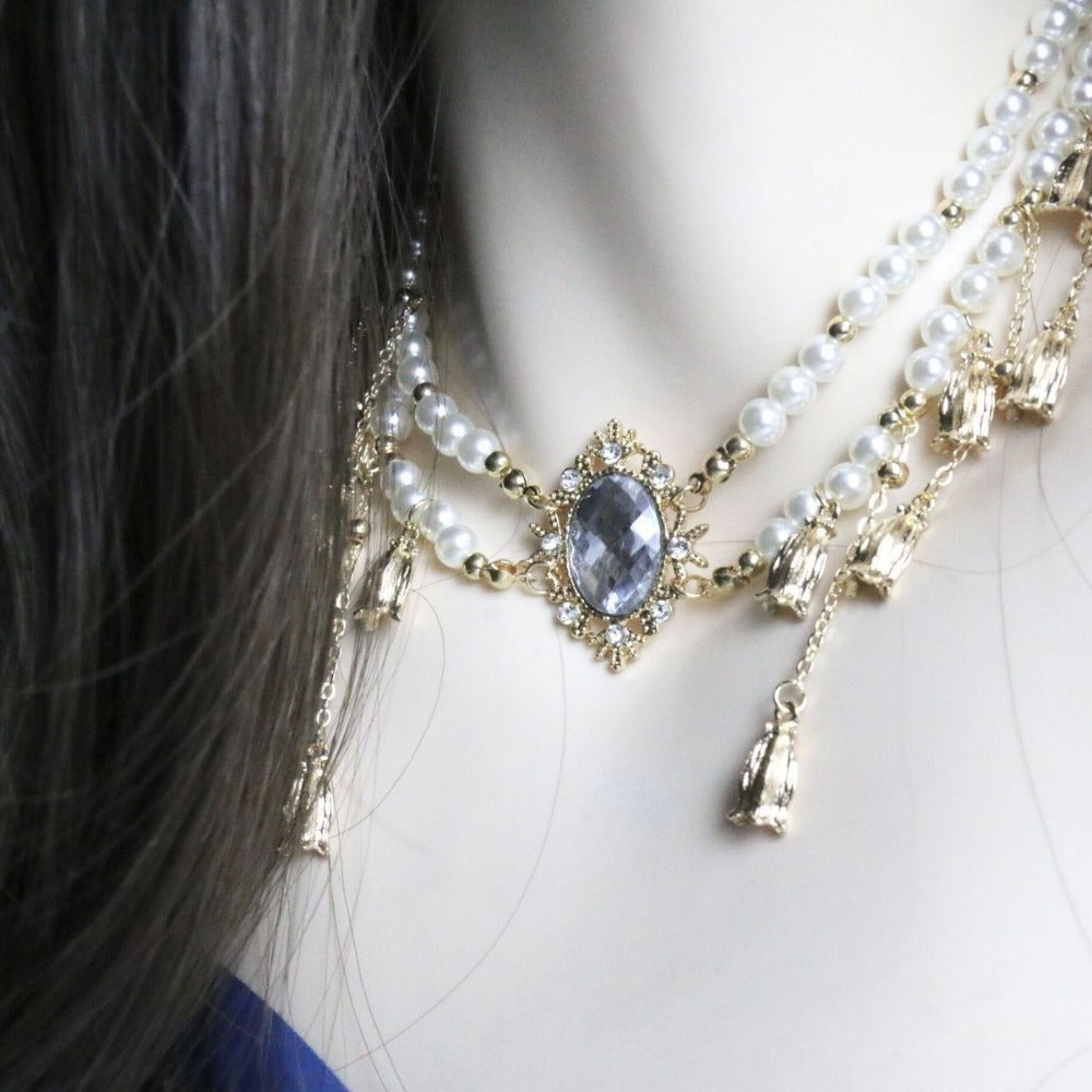 Retro Court-style Pearl and Flower Necklace