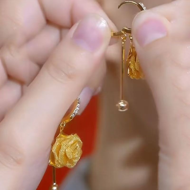 Elegant Rose Earrings, Fashionable and High-end Ear Buckles, Exquisite and Grand Earrings