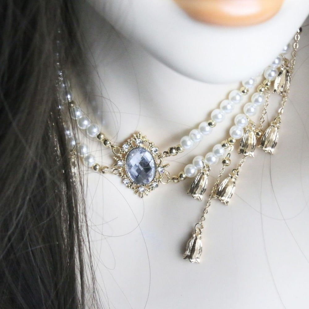 Retro Court-style Pearl and Flower Necklace