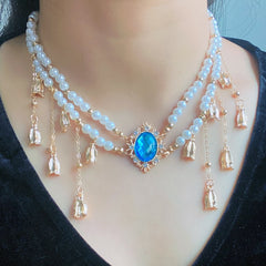 Retro Court-style Pearl and Flower Necklace