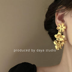Retro Gold Exaggerated Flower Ear Clips, High-end and Elegant Earrings, Elegant and Noble Earrings Without Ear Holes