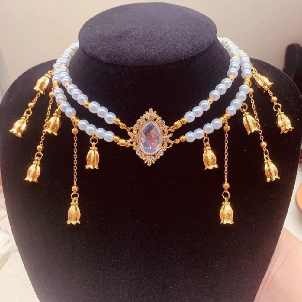 Retro Court-style Pearl and Flower Necklace