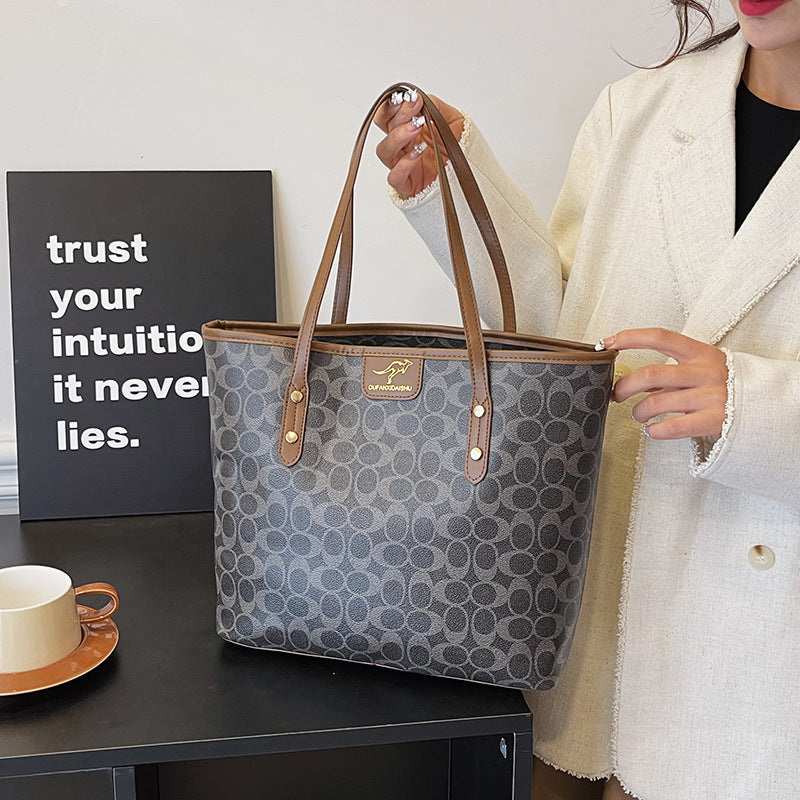 The Retro Large-capacity Single-shoulder Bag Is Versatile and Suitable for Light Luxury Ladies