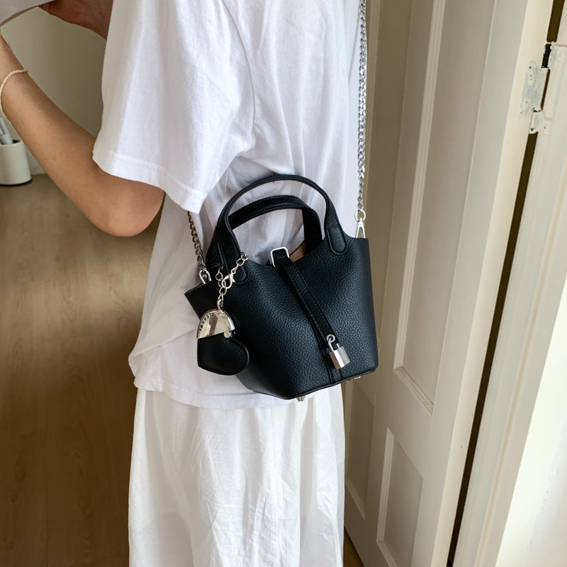 Versatile Bucket Bag, Simple and Trendy Chain Commuting Single-shoulder Crossbody Bag