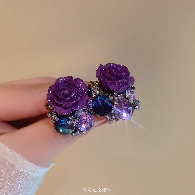 Purple Earrings with Flower Stud Earrings, A Unique Retro Style for Women, and A New Style of High-end Earrings